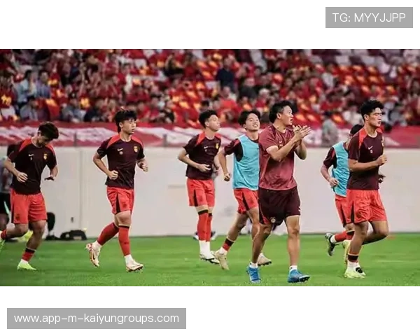 国足教练组强调边路推进质量，训练中加入更多战术组合