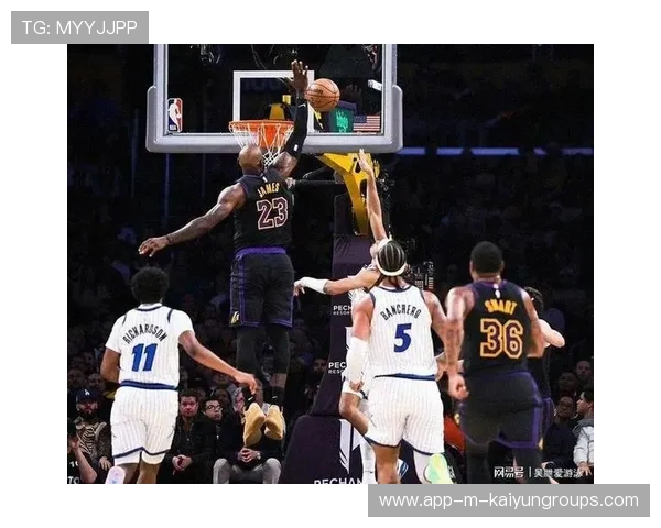 湖人追分高潮刚起，快船底角三分回敬，湖人输快船最大分差